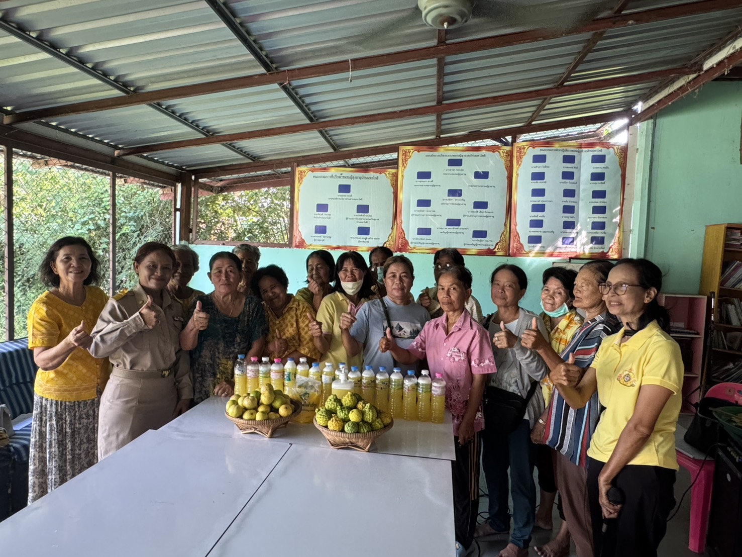 การสร้างอาชีพเพิ่มรายได้ ลดรายจ่าย ให้ประชาชนท้องถิ่น “การทำน้ำยาล้างจานจากมะกรูดและมะนาว” องค์การบริหารส่วนตำบลมหาโพธิ อำเภอสระโบสถ์ จังหวัดลพบุรี