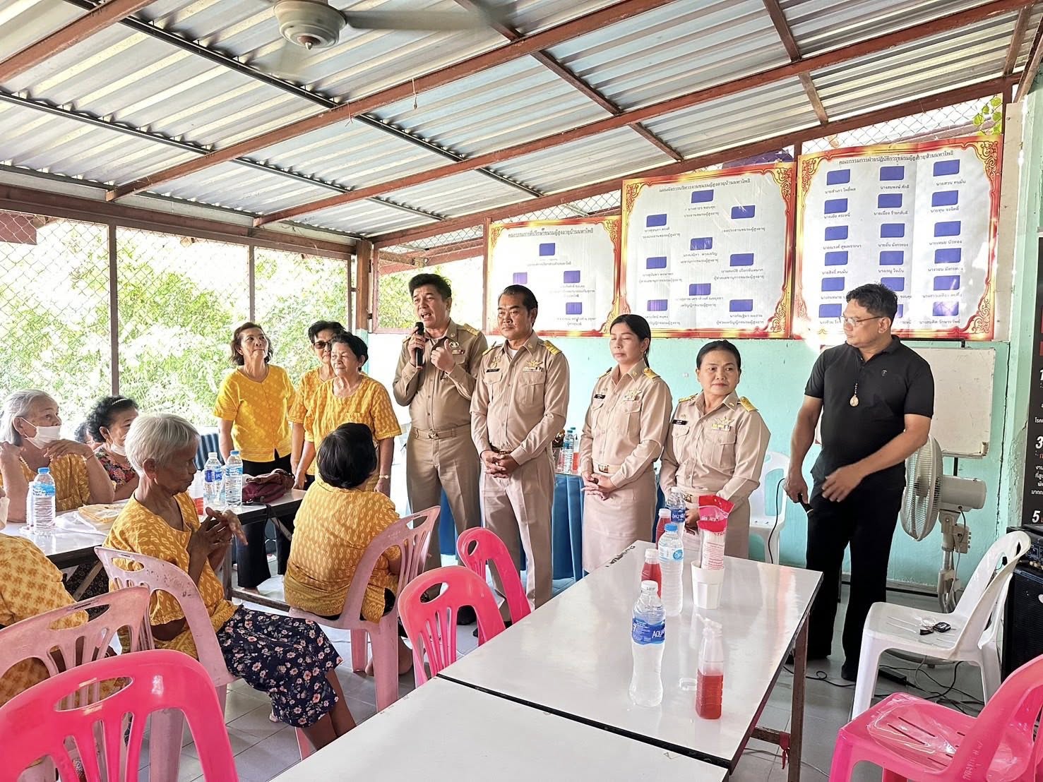 ประชุมกับชมรมผู้สูงอายุบ้านมหาโพธิ