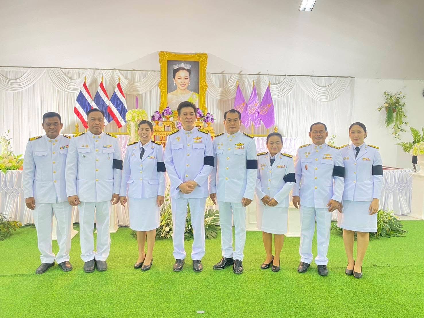 พิธีถวายเครื่องราชสักการะและวางพานพุ่ม และจุดเทียนถวายพระพรชัยมงคล เนื่องในโอกาสพระราชพิธีมหามงคลเฉลิมพระชนมพรรษา 4 รอบ สมเด็จพระนางเจ้า ฯ พระบรมราชินี ณ อำเภอสระโบสถ์